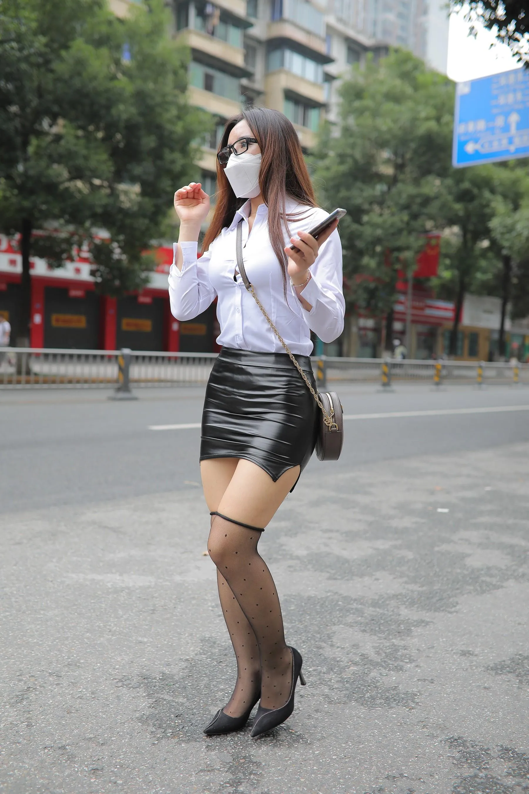 魔镜街拍 NO.181 牛男街拍 去休假的黑丝皮裙美女 [763P]插图5